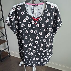 Heartsoul Black Floral Women's Scrub Top Size Medium